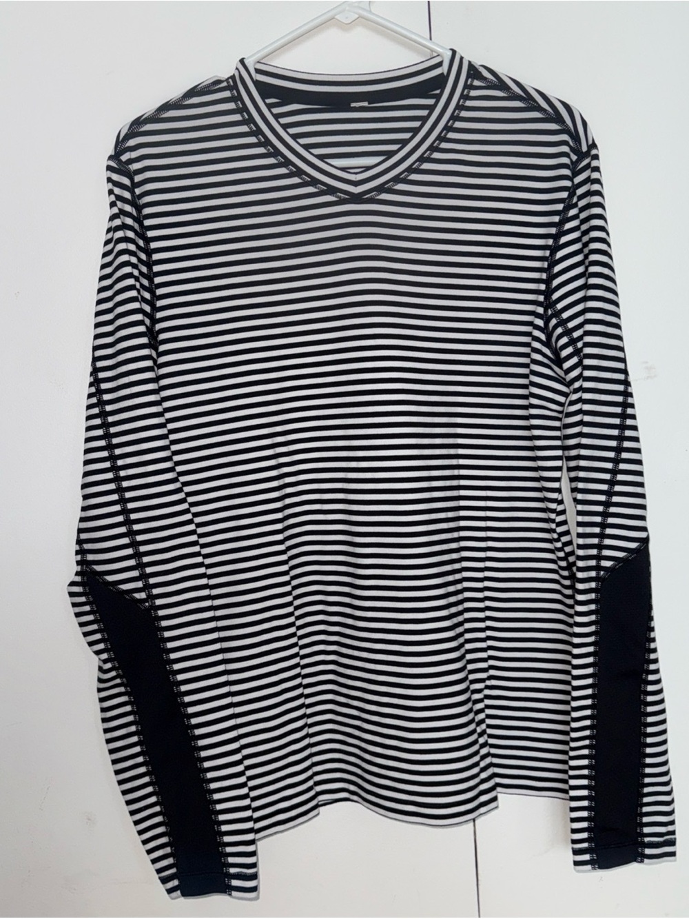 Lululemon men’s Black/White Speed Striped Long Sleeve Soft Stretch Shirt Medium